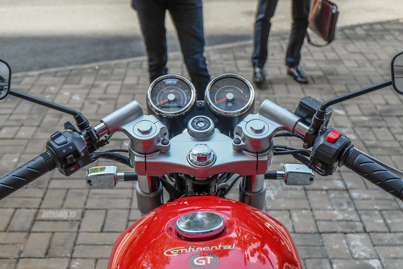 royal-enfield-continental-gt-18.jpg