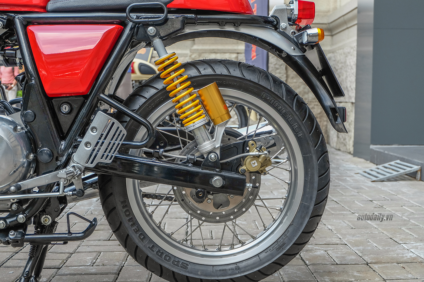 royal-enfield-continental-gt-8.jpg