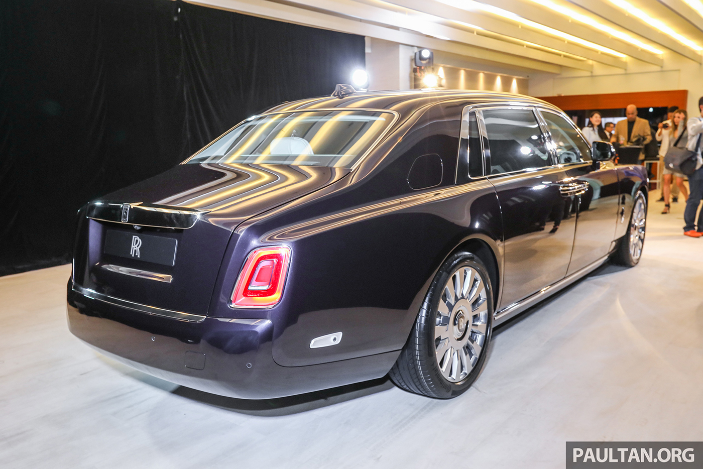 Xem thêm ảnh chi tiết Rolls-Royce Phantom 2018 tại Malaysia rolls-royce-phantom-2018-2.jpg