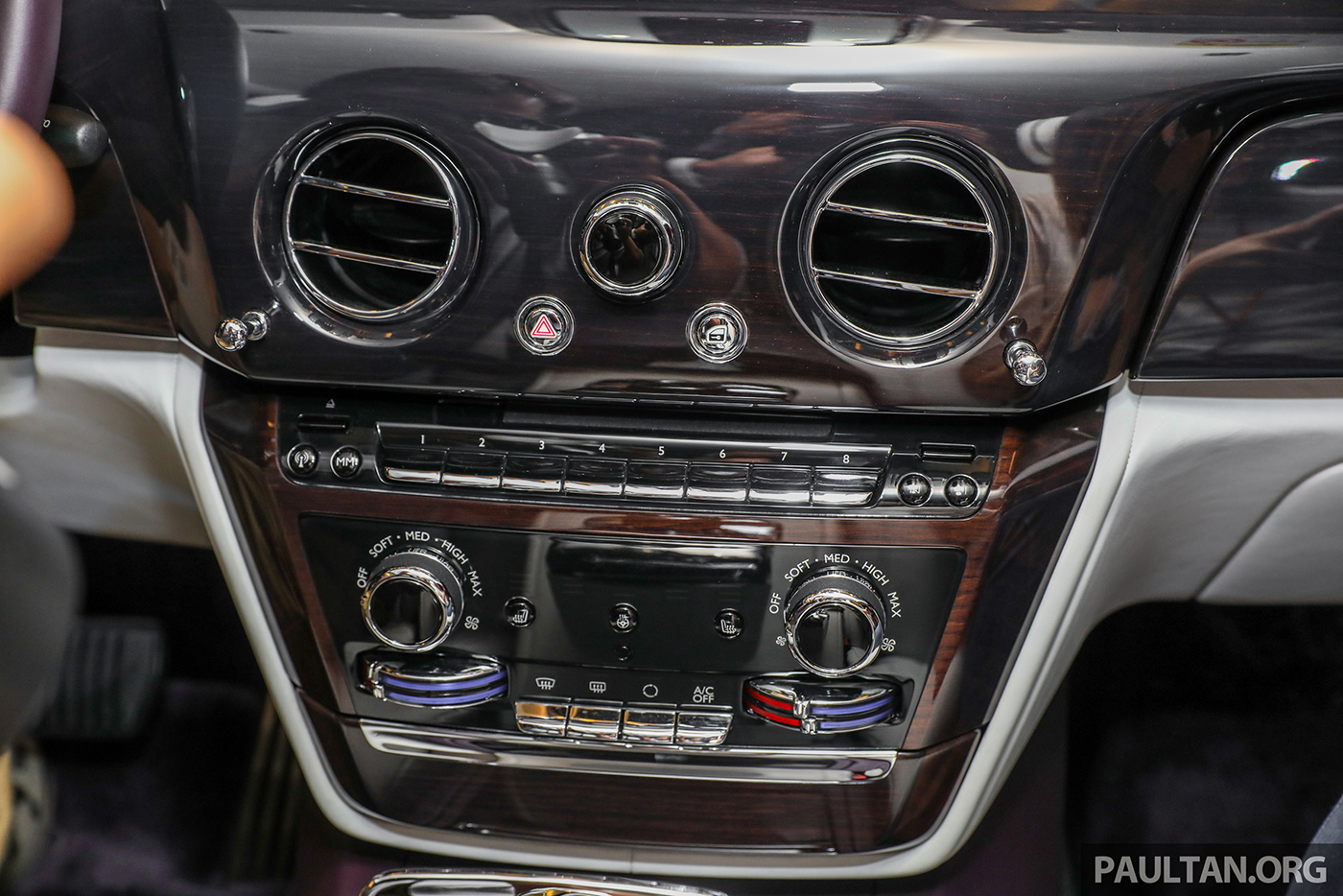 Xem thêm ảnh chi tiết Rolls-Royce Phantom 2018 tại Malaysia rolls-royce-phantom-2018-23.jpg