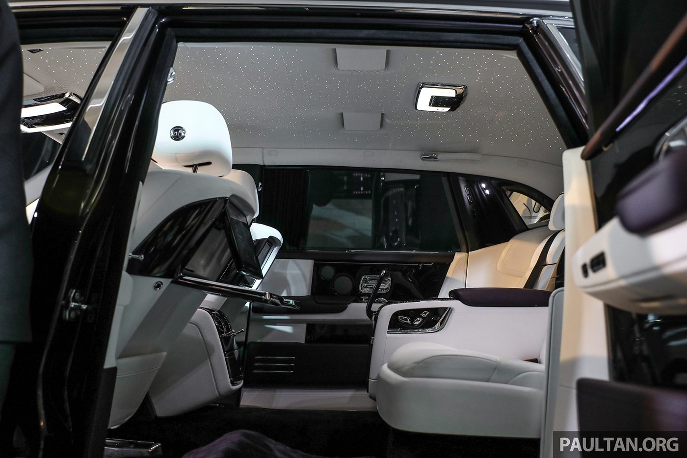 Xem thêm ảnh chi tiết Rolls-Royce Phantom 2018 tại Malaysia rolls-royce-phantom-2018-27.jpg