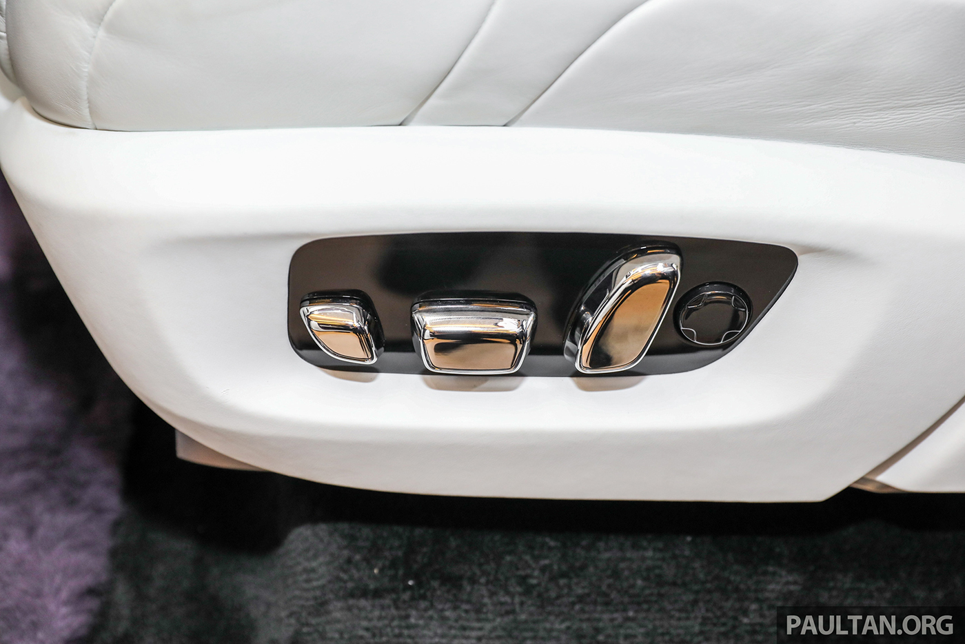 Xem thêm ảnh chi tiết Rolls-Royce Phantom 2018 tại Malaysia rolls-royce-phantom-2018-33.jpg