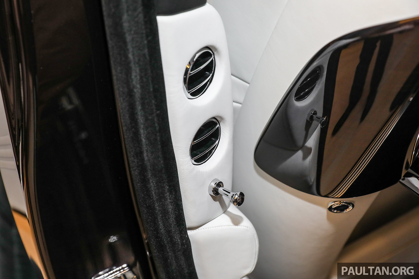 Xem thêm ảnh chi tiết Rolls-Royce Phantom 2018 tại Malaysia rolls-royce-phantom-2018-40.jpg