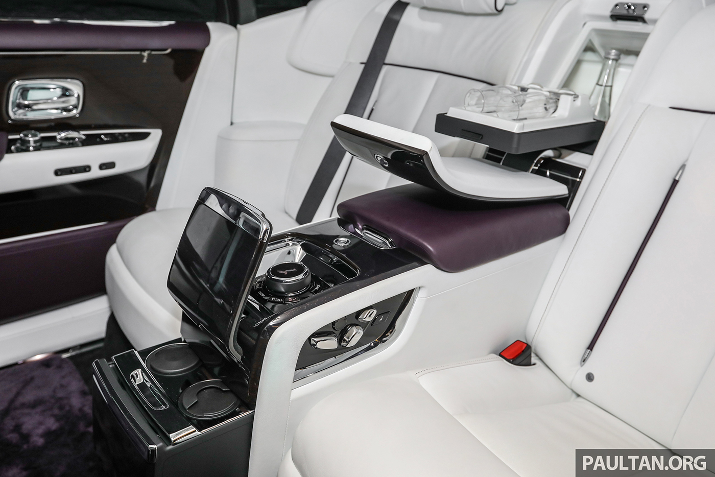 Xem thêm ảnh chi tiết Rolls-Royce Phantom 2018 tại Malaysia rolls-royce-phantom-2018-42.jpg
