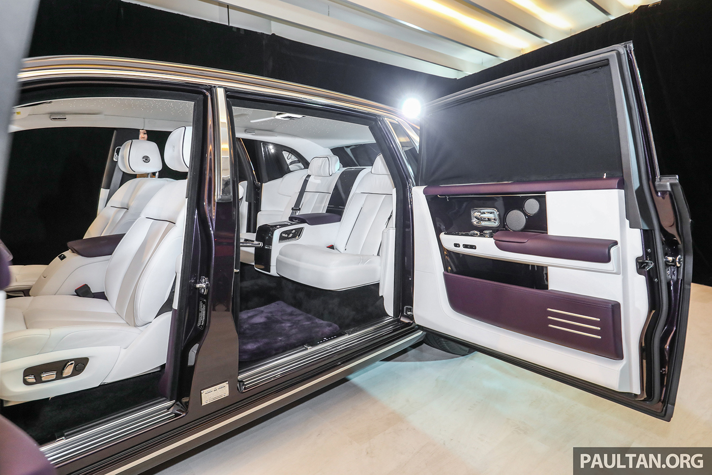 Xem thêm ảnh chi tiết Rolls-Royce Phantom 2018 tại Malaysia rolls-royce-phantom-2018-45.jpg