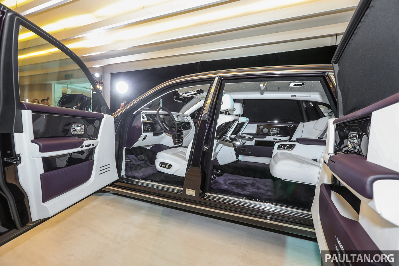Xem thêm ảnh chi tiết Rolls-Royce Phantom 2018 tại Malaysia rolls-royce-phantom-2018-46.jpg