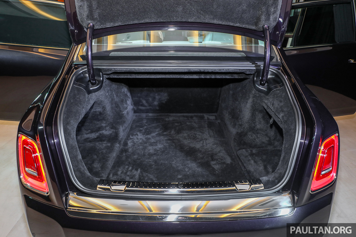 Xem thêm ảnh chi tiết Rolls-Royce Phantom 2018 tại Malaysia rolls-royce-phantom-2018-47.jpg