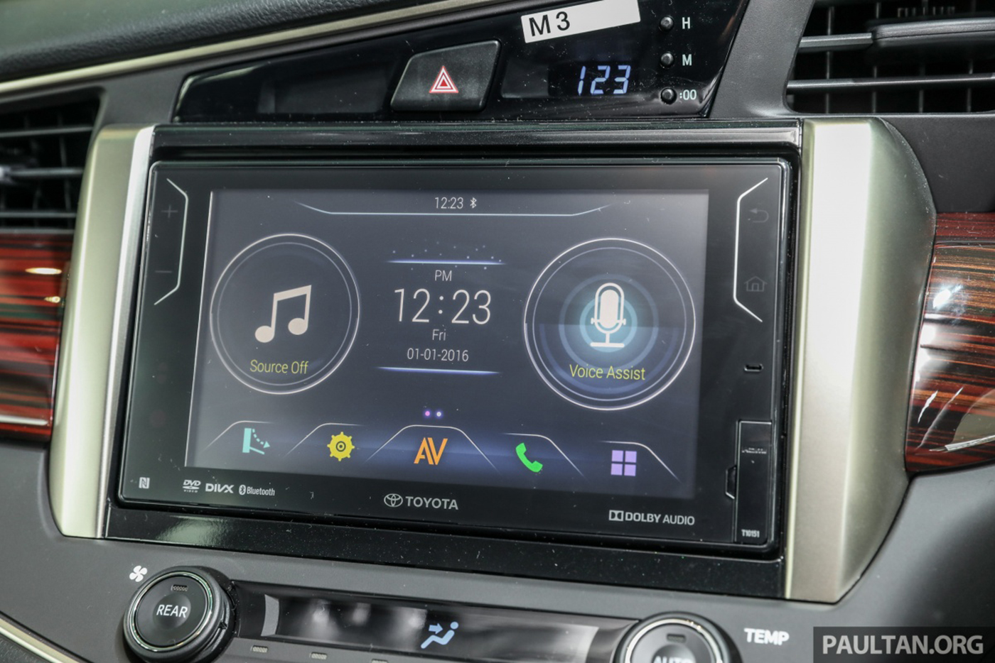 Xem thêm ảnh chi tiết Toyota Innova 2.0X 2018 tại thị trường Malaysia toyota-innova-x-2017-24.jpg