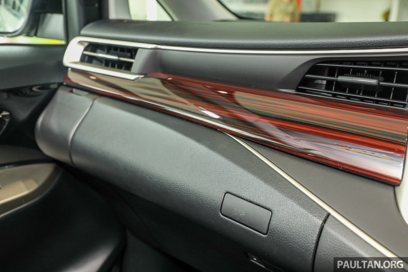 Xem thêm ảnh chi tiết Toyota Innova 2.0X 2018 tại thị trường Malaysia toyota-innova-x-2017-29.jpg