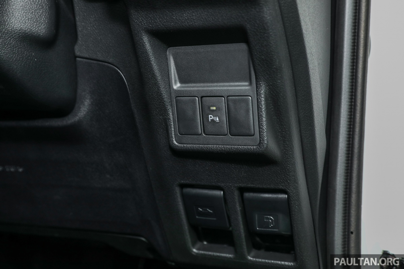 Xem thêm ảnh chi tiết Toyota Innova 2.0X 2018 tại thị trường Malaysia toyota-innova-x-2017-32.jpg