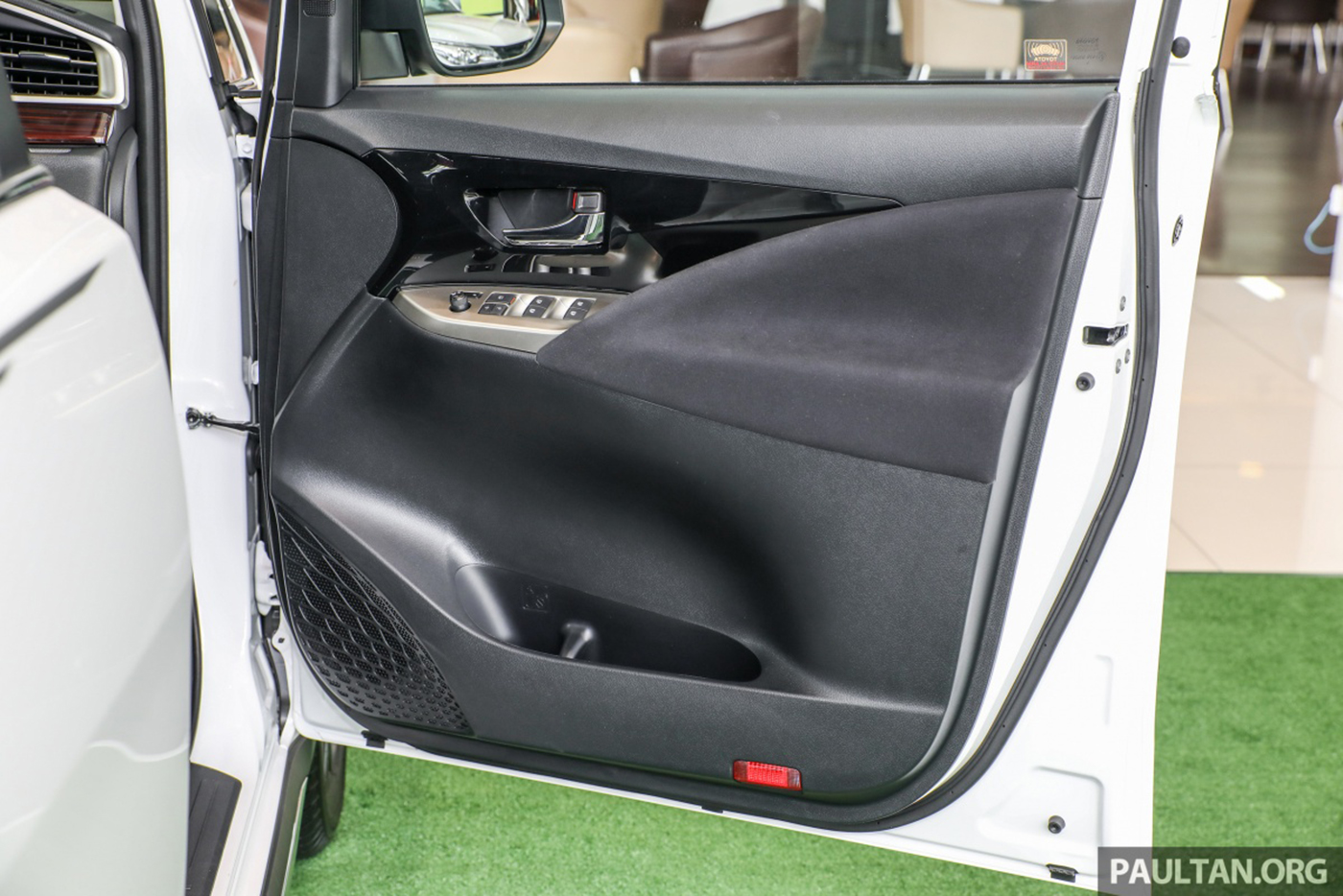 Xem thêm ảnh chi tiết Toyota Innova 2.0X 2018 tại thị trường Malaysia toyota-innova-x-2017-35.jpg