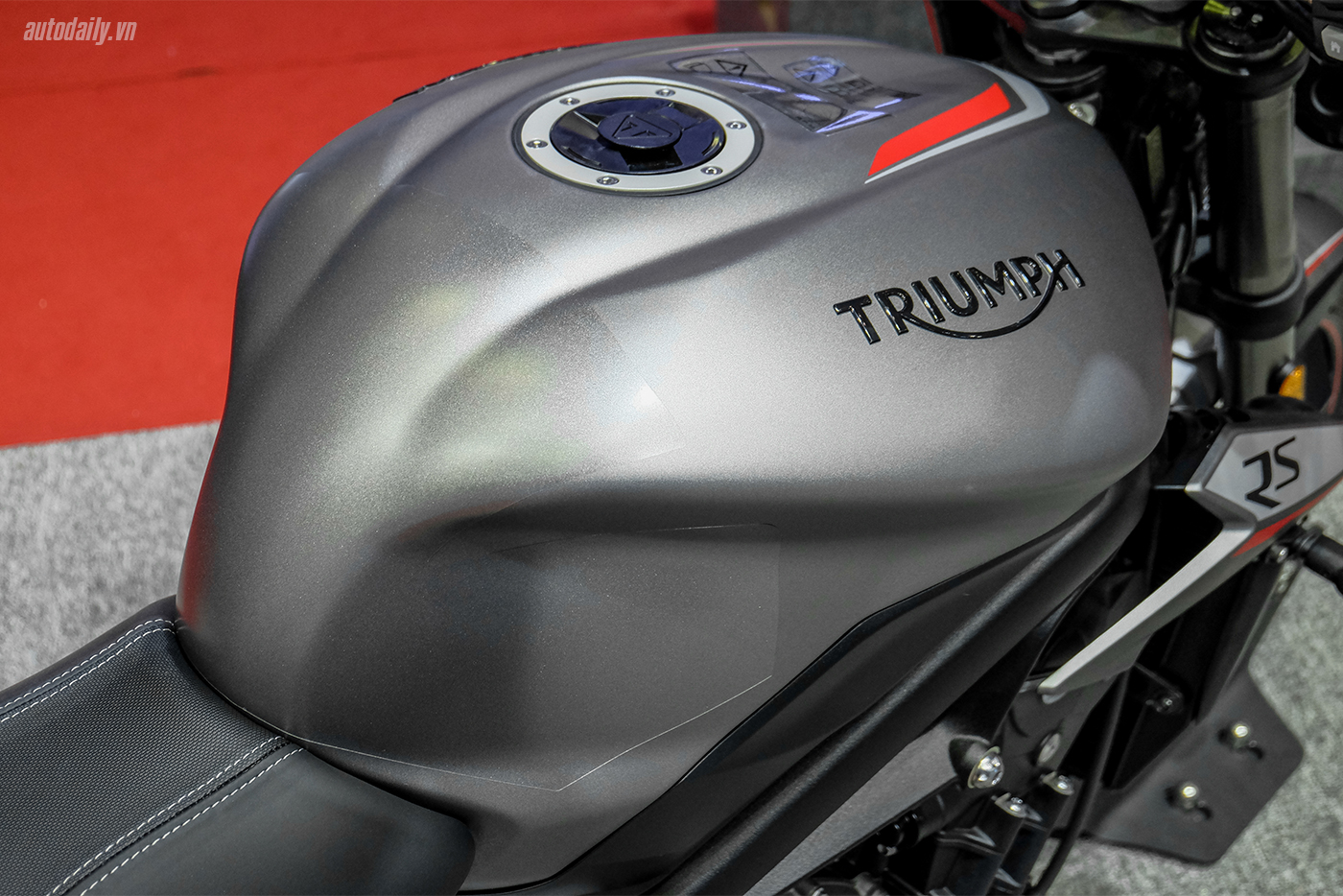 triumph-street-triple-rs-17.jpg