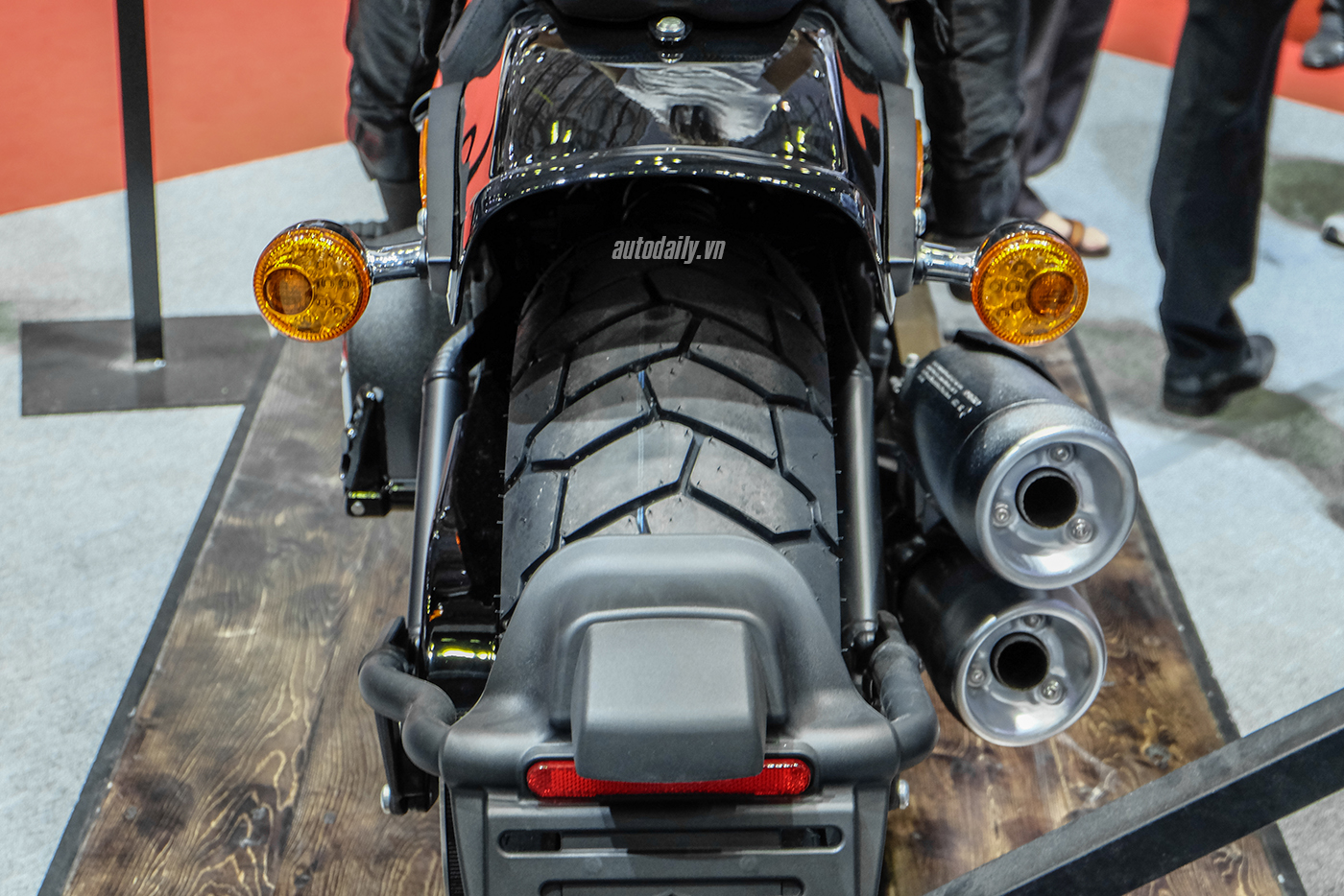 Xem thêm ảnh chi tiết Harley-Davidson Fat Bob 2018 harley-davidson-fat-bob-2018-23.jpg