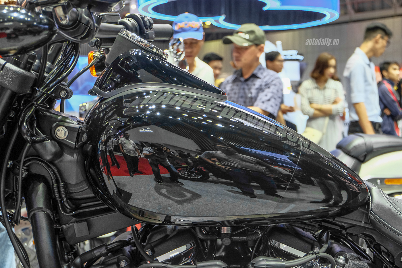 Xem thêm ảnh chi tiết Harley-Davidson Fat Bob 2018 harley-davidson-fat-bob-2018-35.jpg