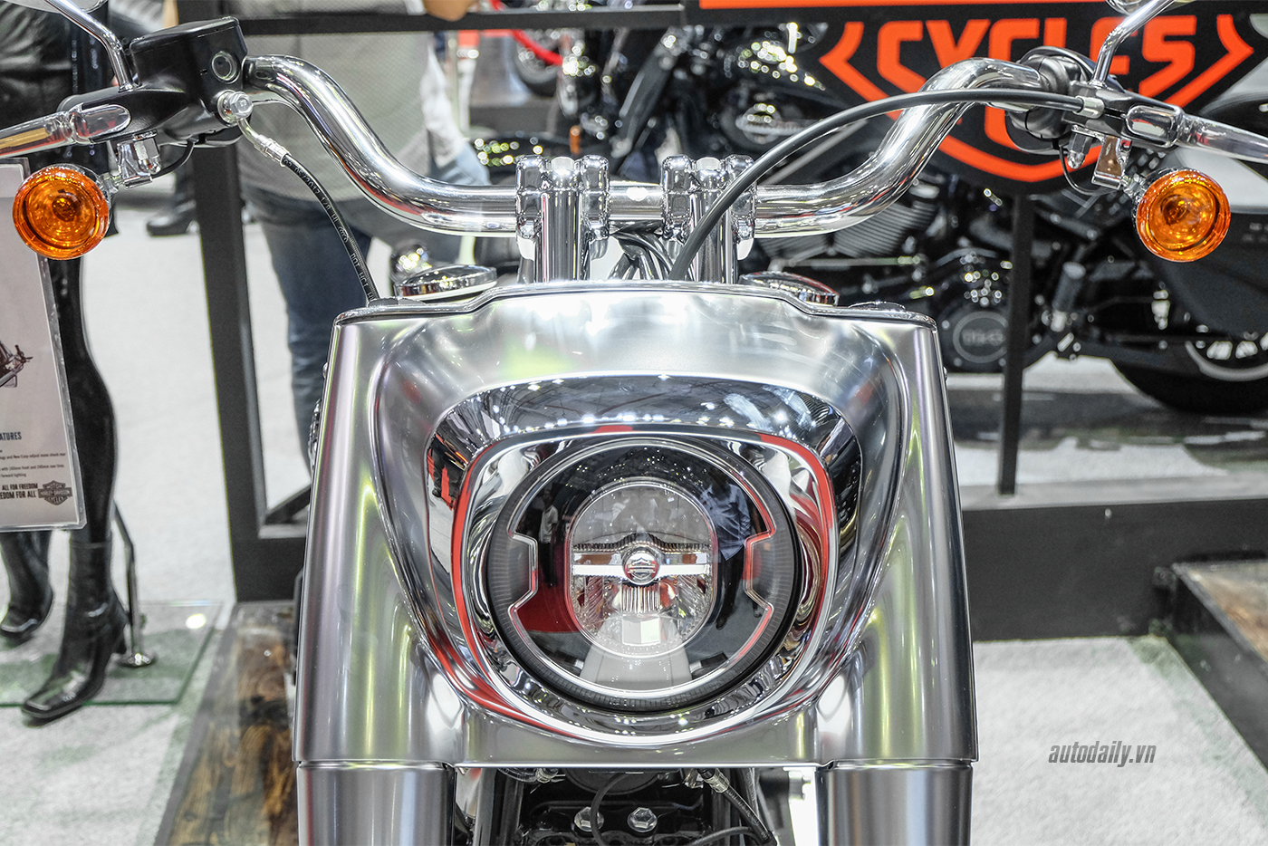 Xem thêm ảnh chi tiết Harley-Davidson Fat Boy 2018 harley-davidson-fat-boy-2018-32.jpg