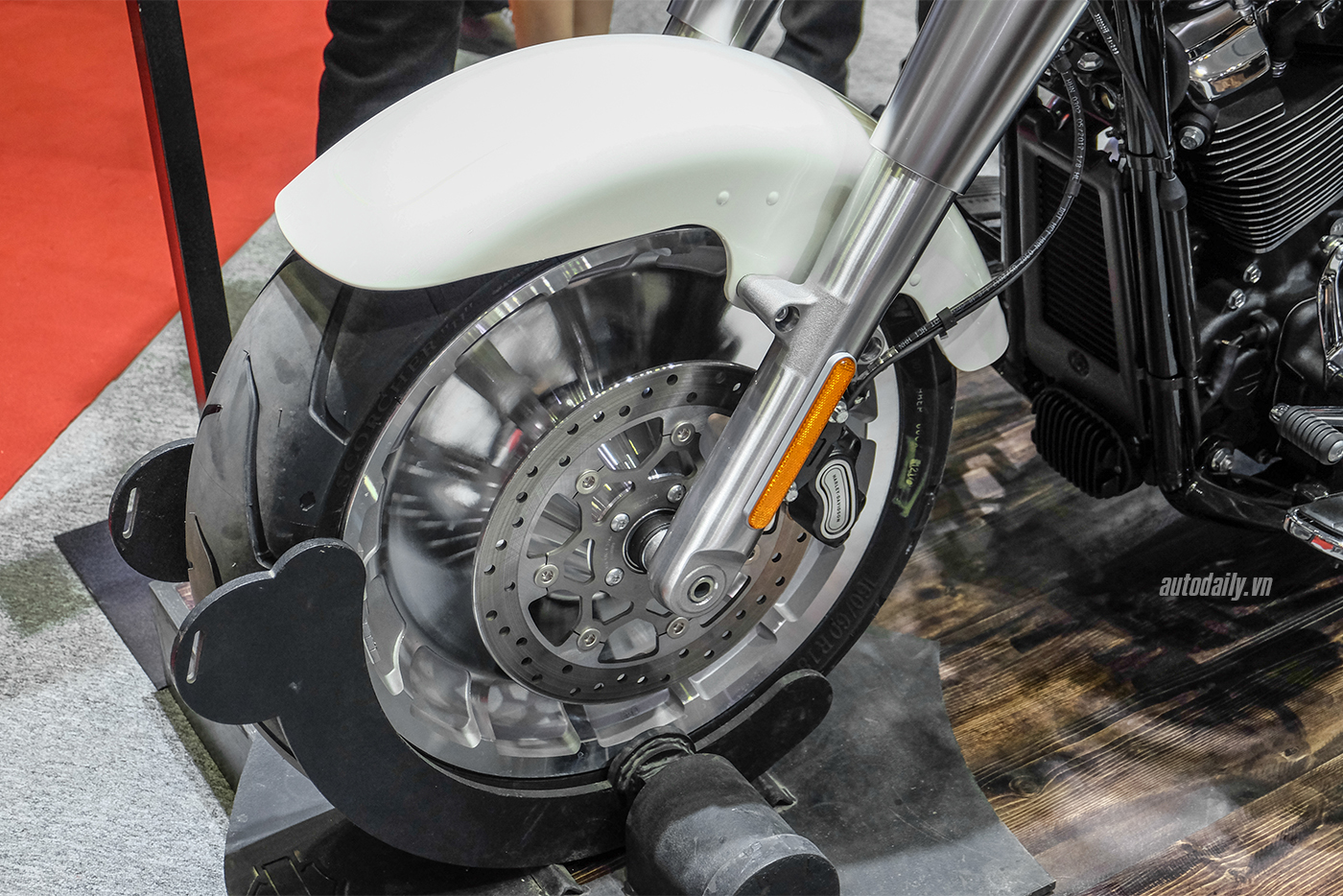 Xem thêm ảnh chi tiết Harley-Davidson Fat Boy 2018 harley-davidson-fat-boy-2018-40.jpg