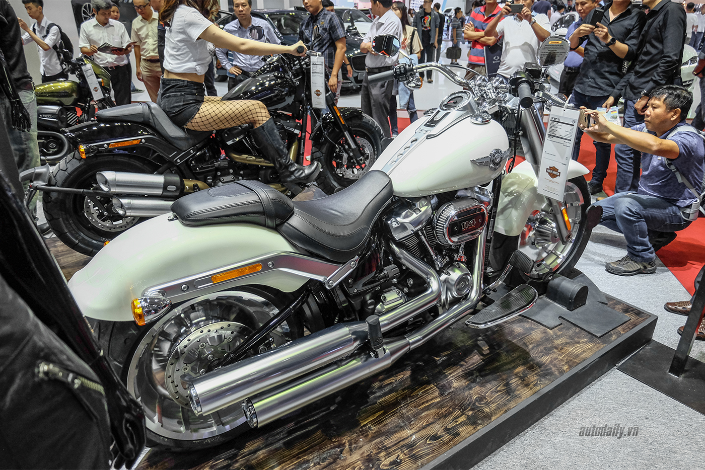 Xem thêm ảnh chi tiết Harley-Davidson Fat Boy 2018 harley-davidson-fat-boy-2018-41.jpg