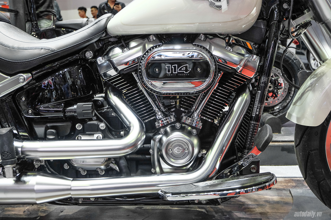 Xem thêm ảnh chi tiết Harley-Davidson Fat Boy 2018 harley-davidson-fat-boy-2018-44.jpg