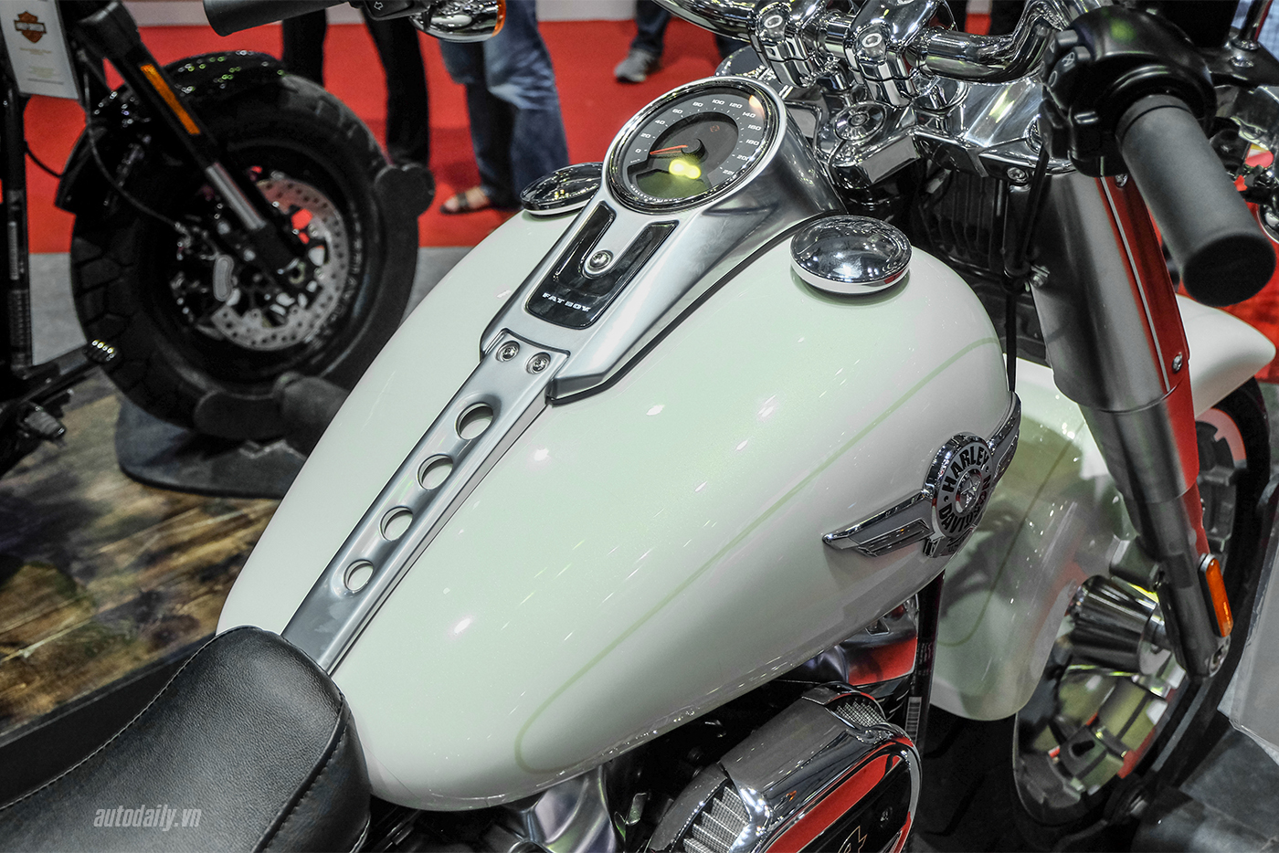 Xem thêm ảnh chi tiết Harley-Davidson Fat Boy 2018 harley-davidson-fat-boy-2018-45.jpg