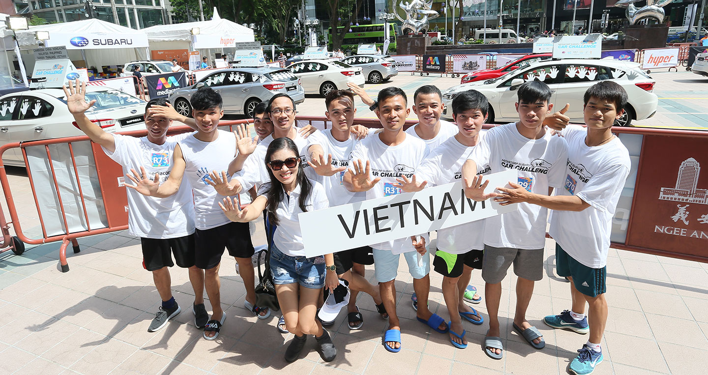 Thi đặt tay lâu lên xe, người Việt giành giải Nhì