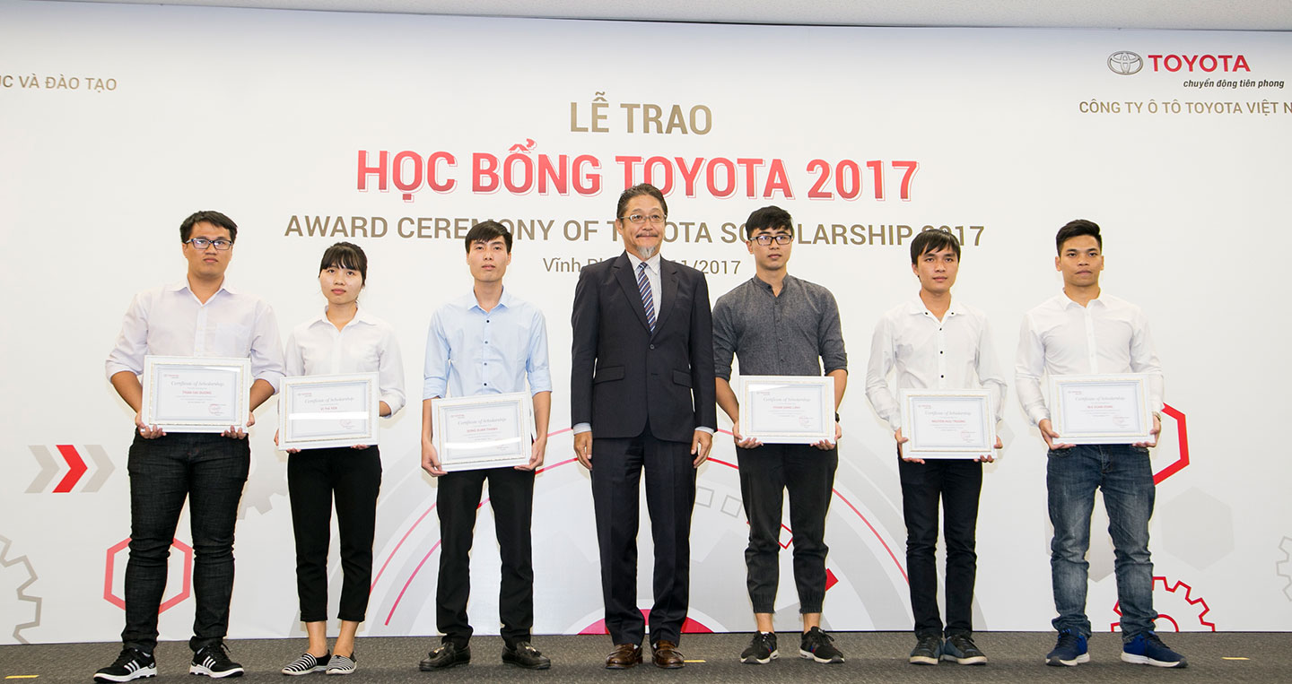 Toyota trao hàng tỷ đồng học bổng cho sinh viên Việt Nam