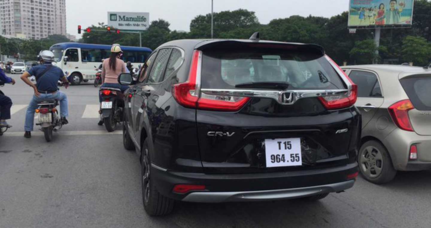 Honda CR-V 2017 bất ngờ xuất hiện trên đường phố Hà Nội, ra mắt vào 13/11