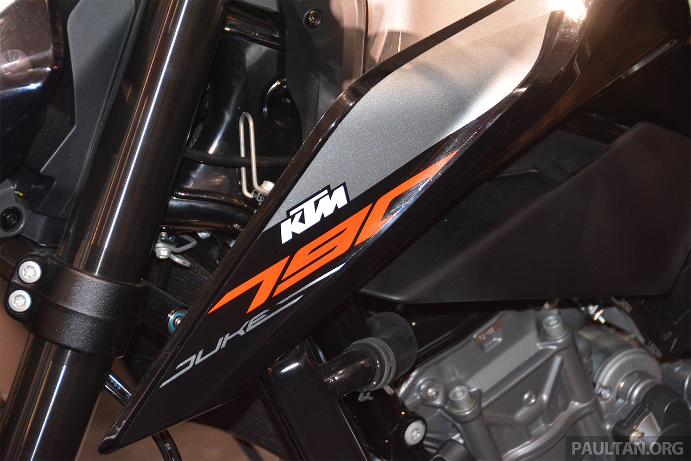 ktm-790-duke-2018-10.jpg