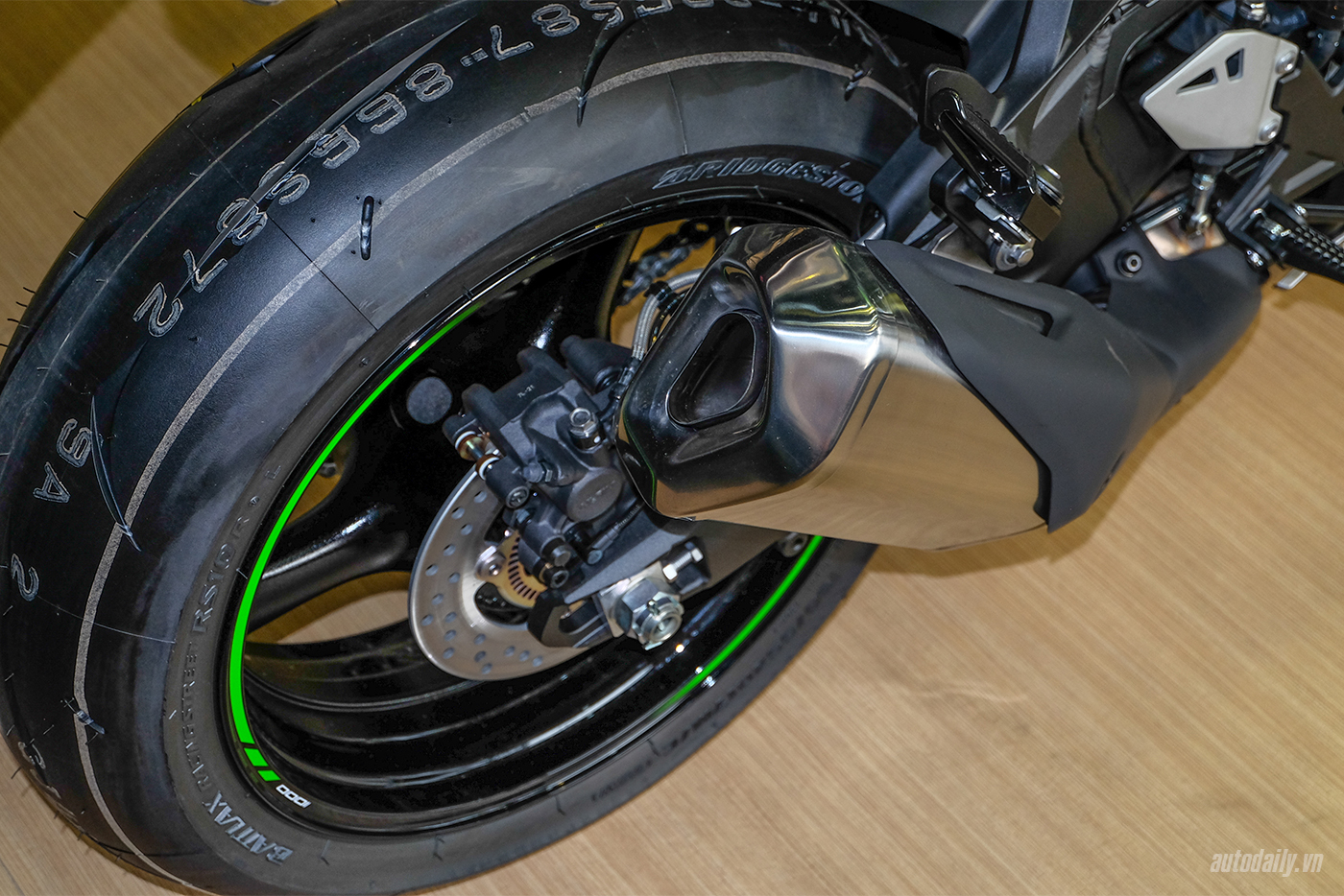 kawasaki-zx-10r-2018-10.jpg