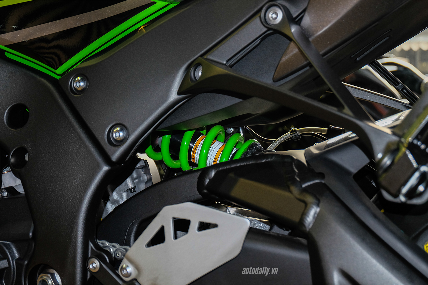 kawasaki-zx-10r-2018-12.jpg