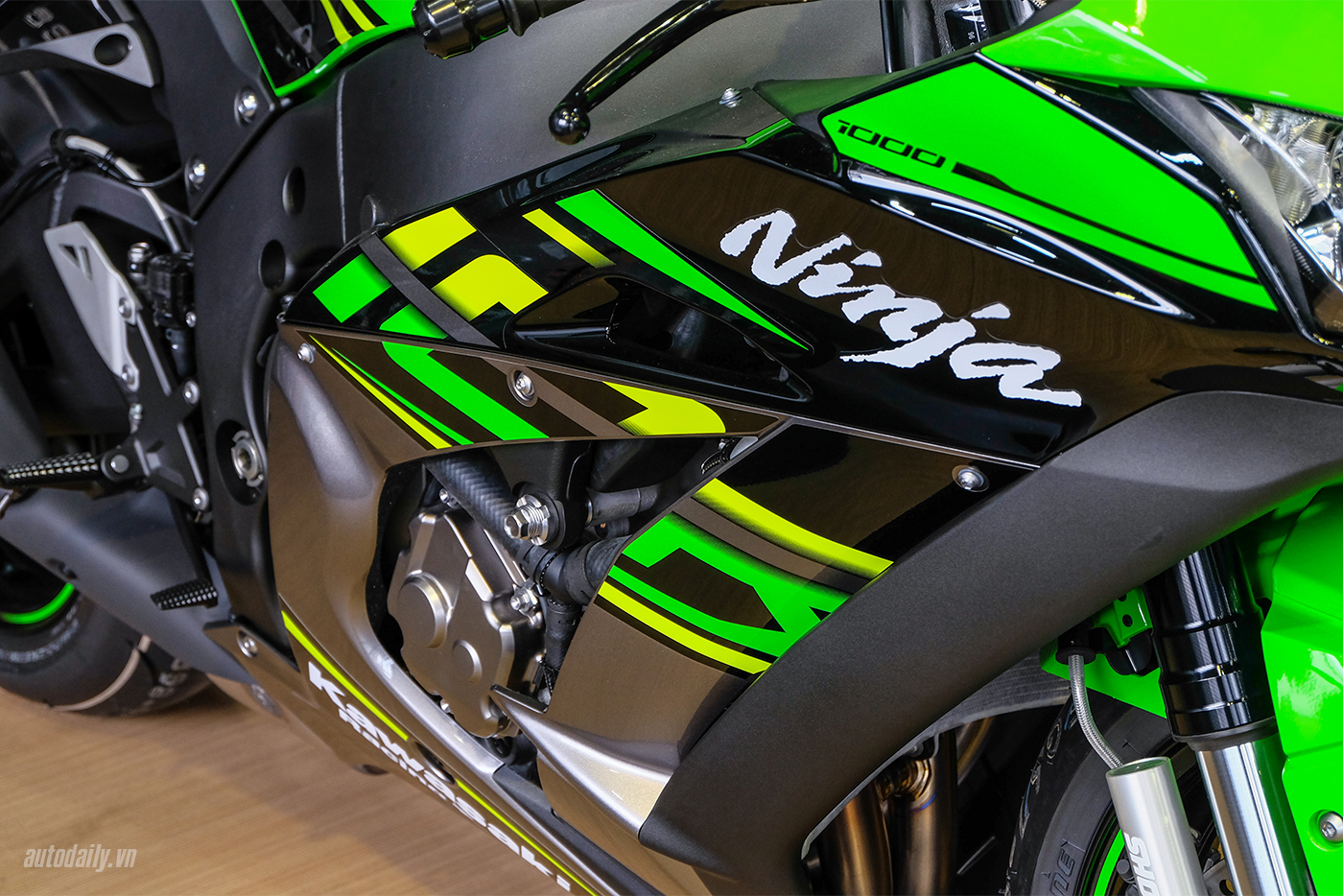 kawasaki-zx-10r-2018-5.jpg