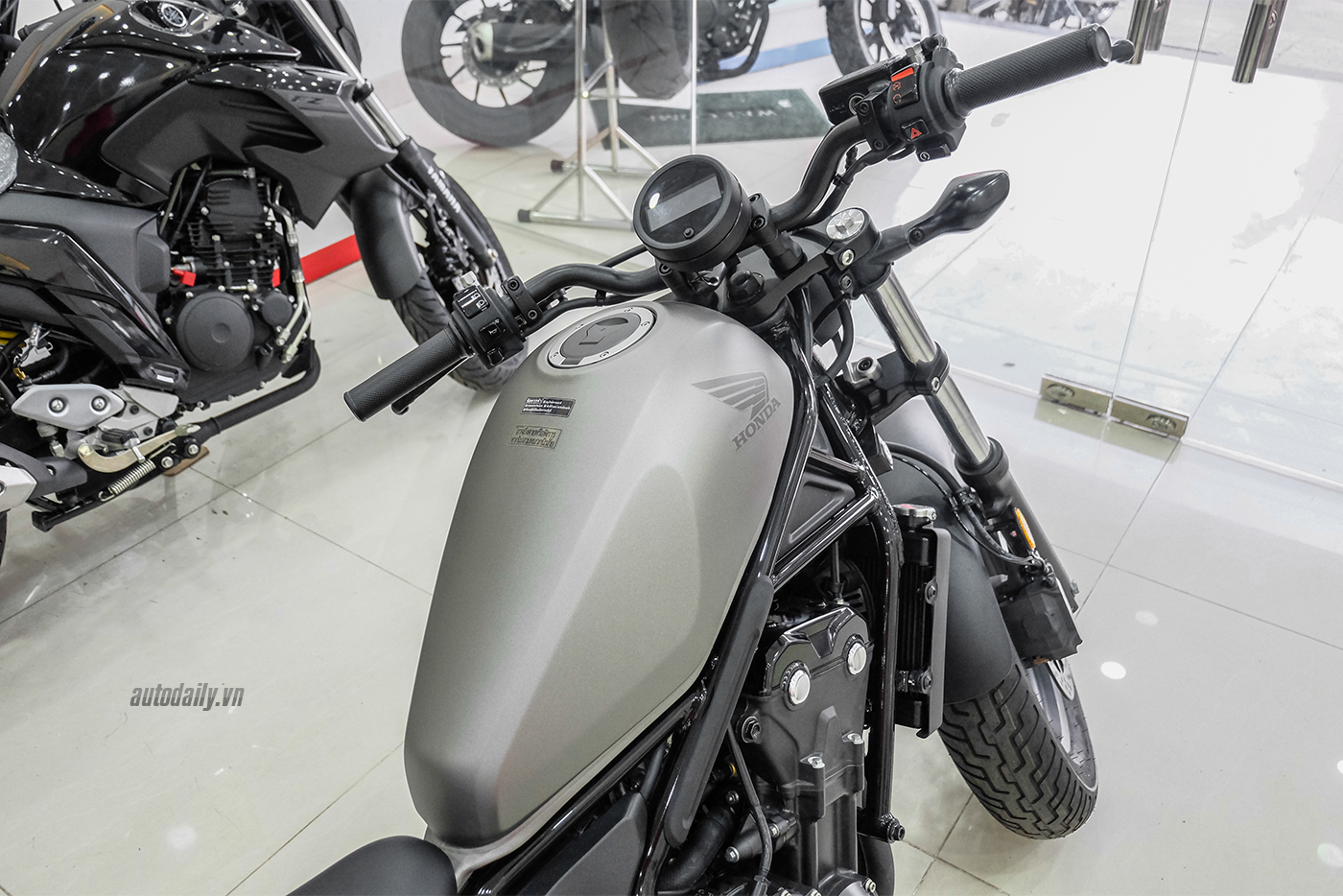 honda-rebel-500-abs-2017-11-1.jpg