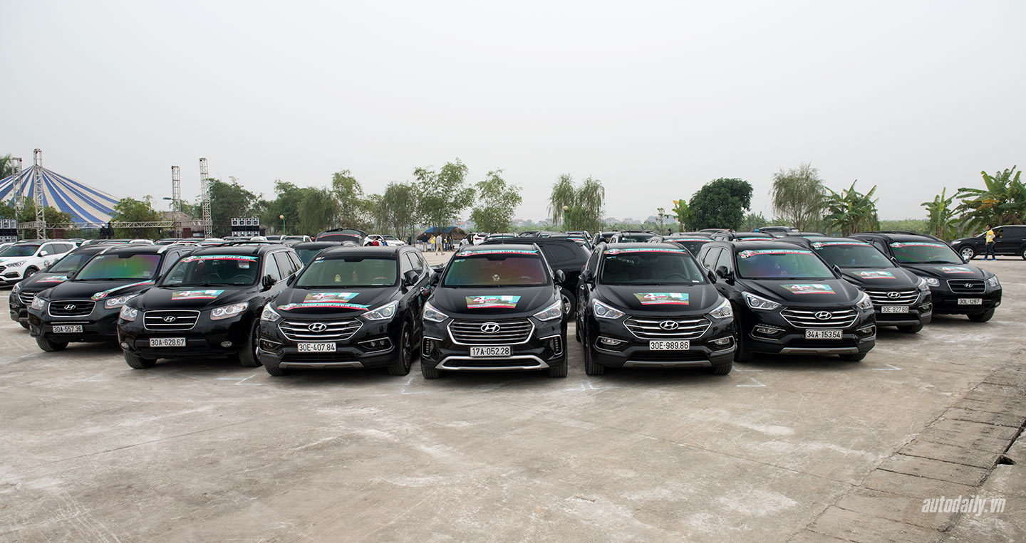 Hơn 120 xe Hyundai SantaFe offline hoành tráng tại Hà Nội