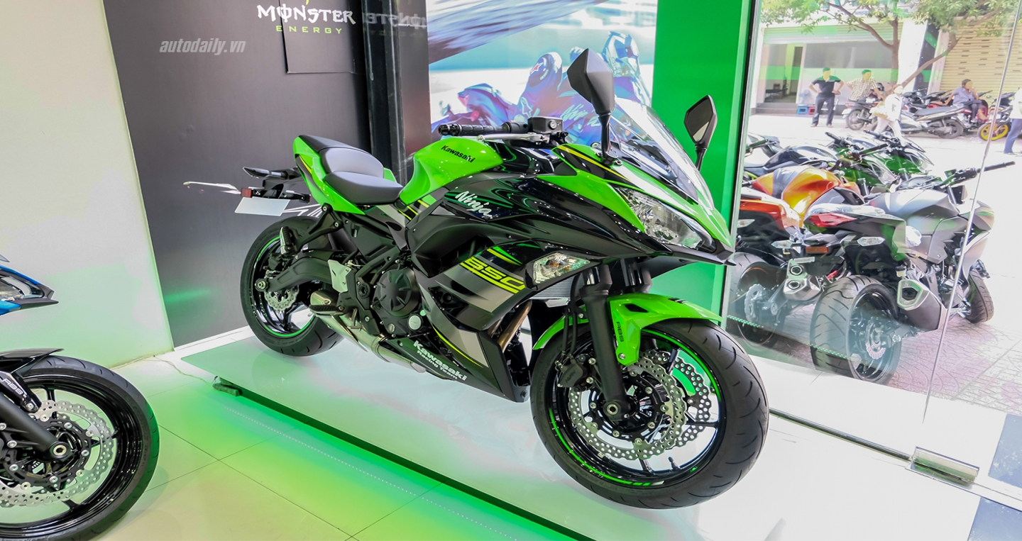 Cận cảnh Kawasaki Ninja 650 2018 phiên bản KRT đầu tiên tại Việt Nam