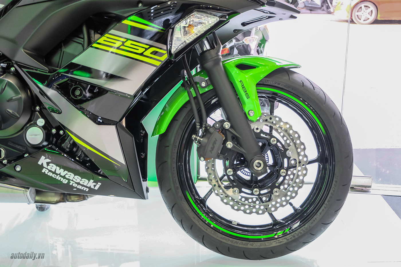 kawasaki-ninja-z650-2018-4.jpg