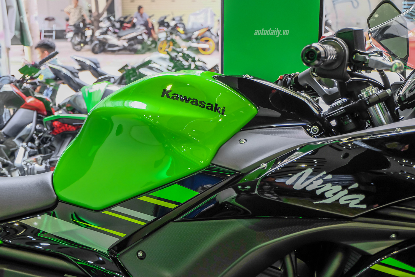 kawasaki-ninja-z650-2018-6.jpg