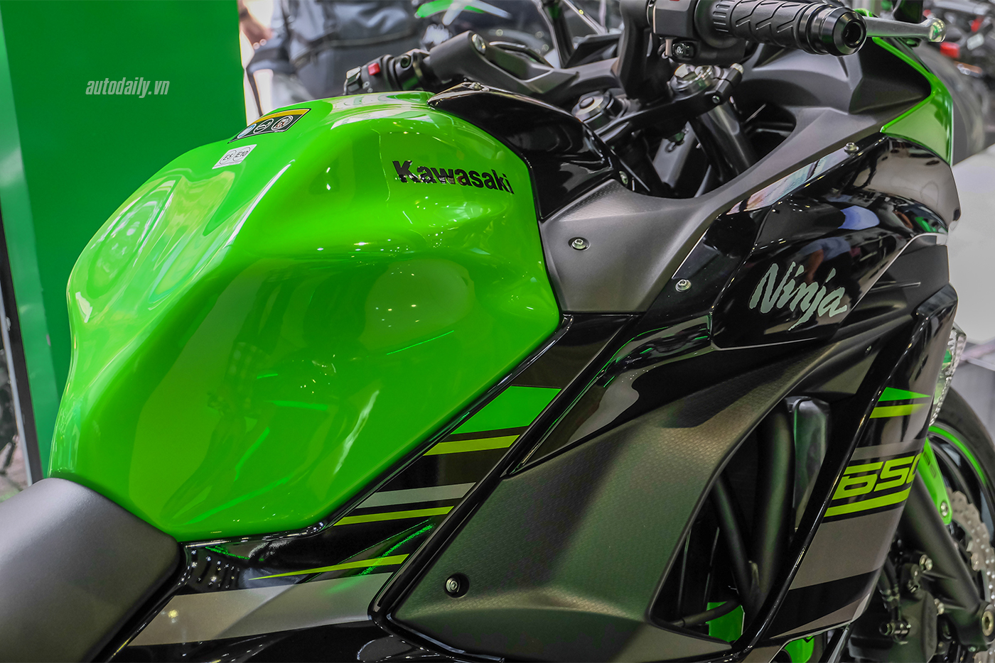 kawasaki-ninja-z650-2018-7.jpg