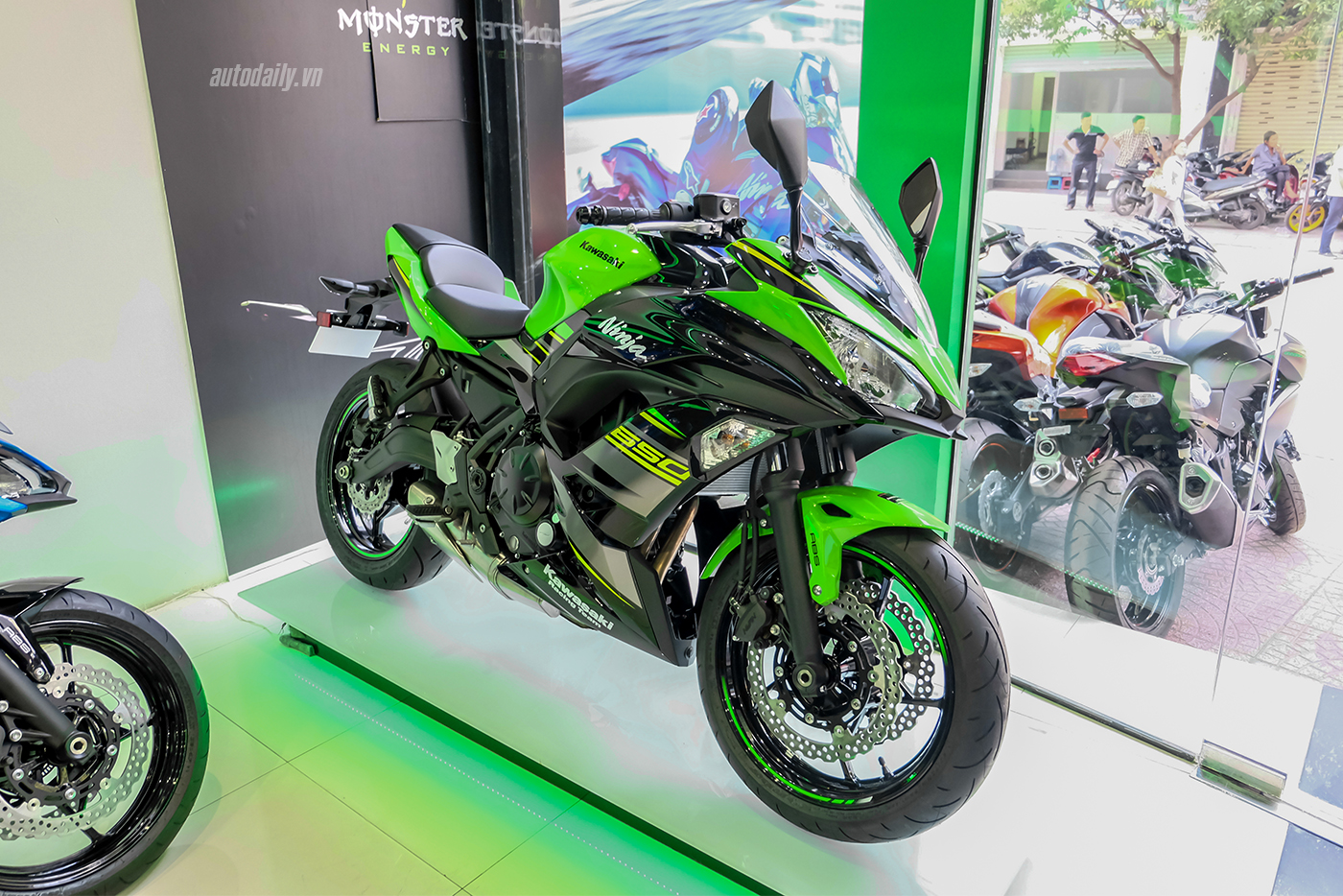 kawasaki-ninja-z650-2018-3.jpg