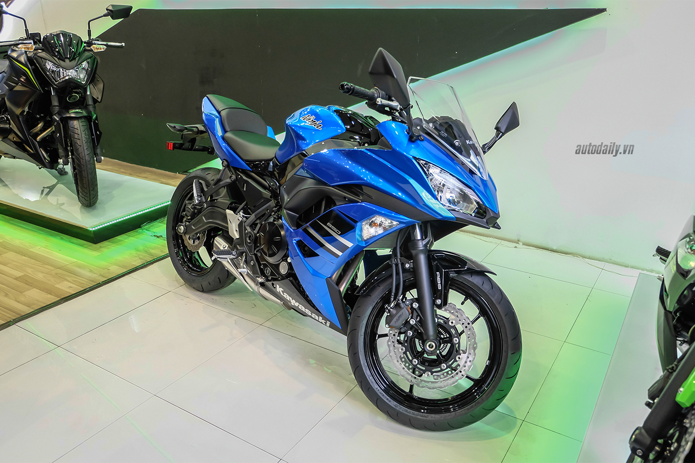 kawasaki-z300-2018-4.jpg