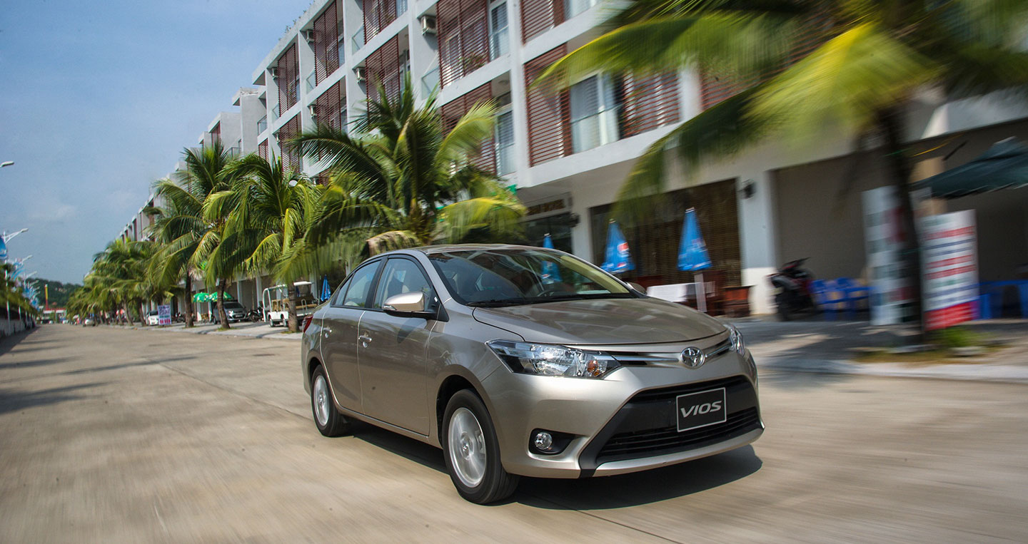 Giảm giá xe lắp ráp, Toyota tăng trưởng mạnh trong tháng 11