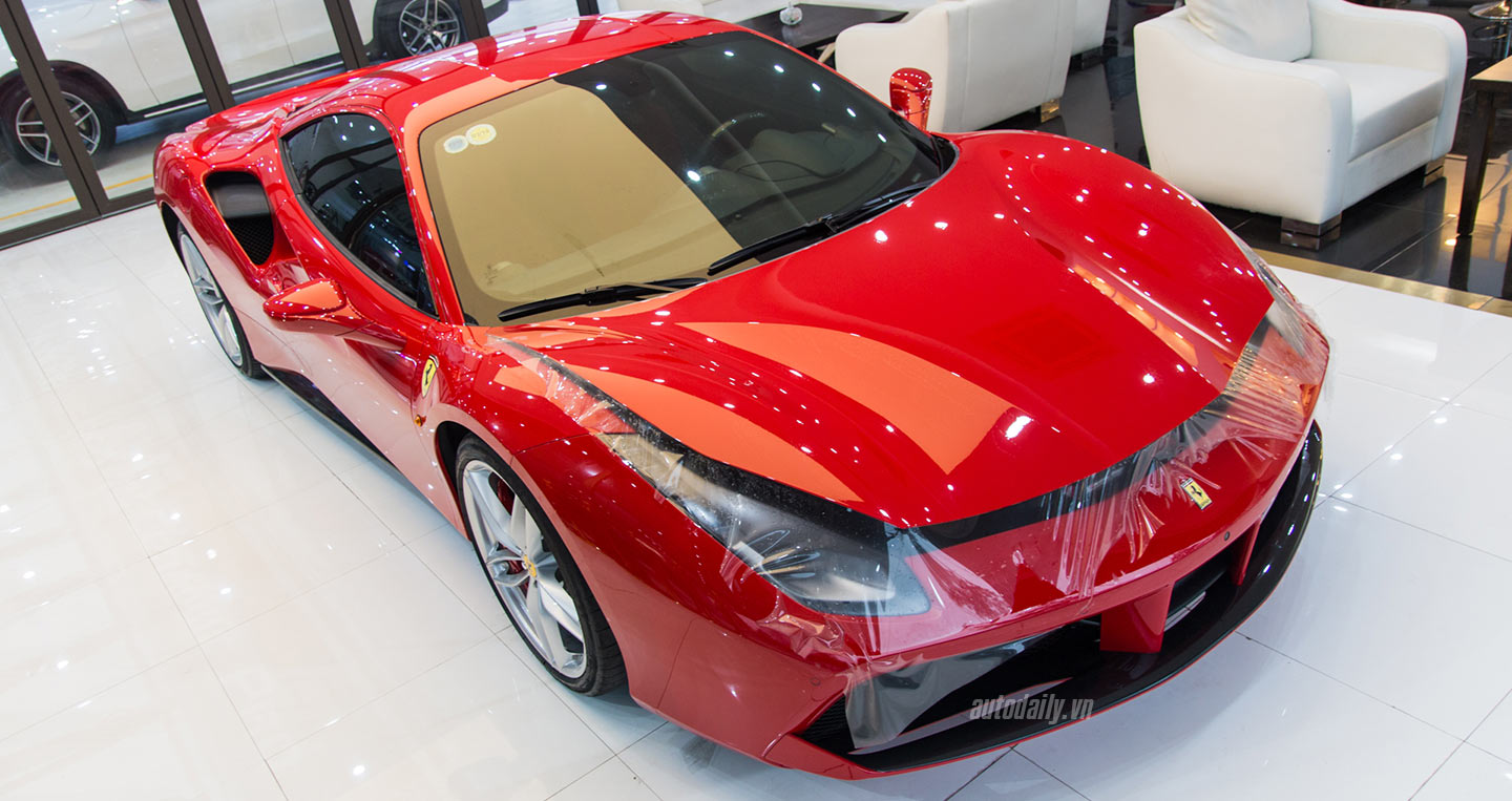 Tuấn Hưng chi hơn 100 triệu đồng “làm đẹp” siêu xe Ferrari 488 GTB