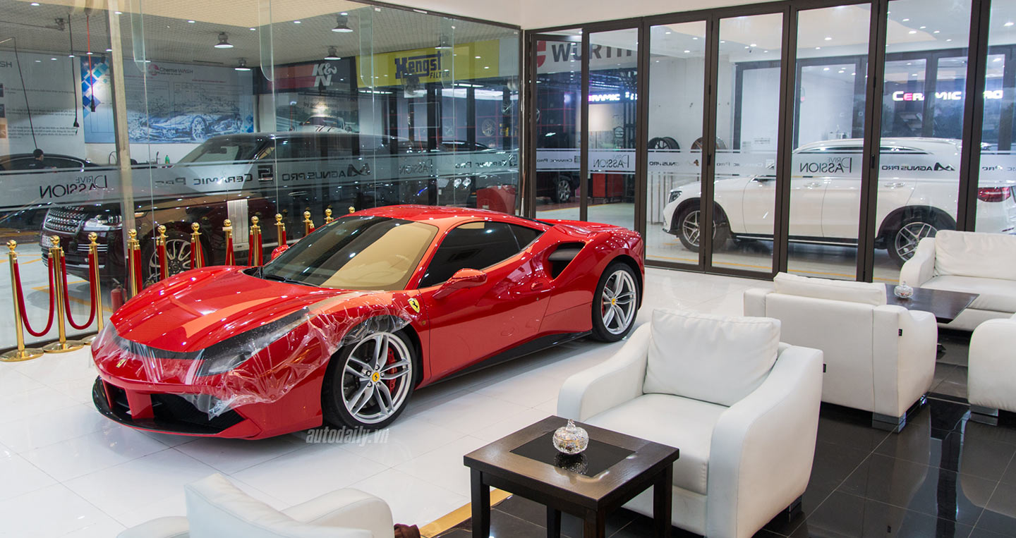 Ảnh siêu xe Ferrari 488 GTB phủ gốm của Tuấn Hưng