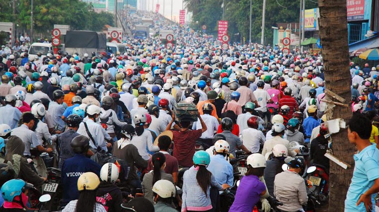 Báo Mỹ: "Việt Nam đang căng mình chiến đấu với xe máy"