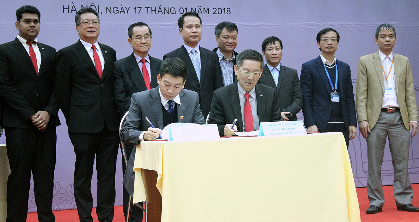 nissan-va-truong-dhgtvt-ha-noi-ky-ket-goi-ho-tro-giao-duc-.jpg
