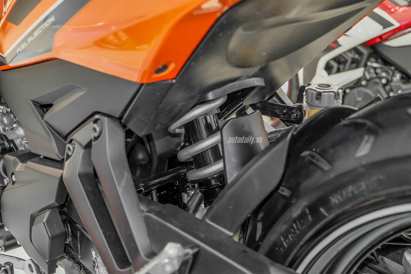 Xem thêm ảnh Yamaha Exciter 150 RC phiên bản màu cam yamaha-exciter-13.jpg