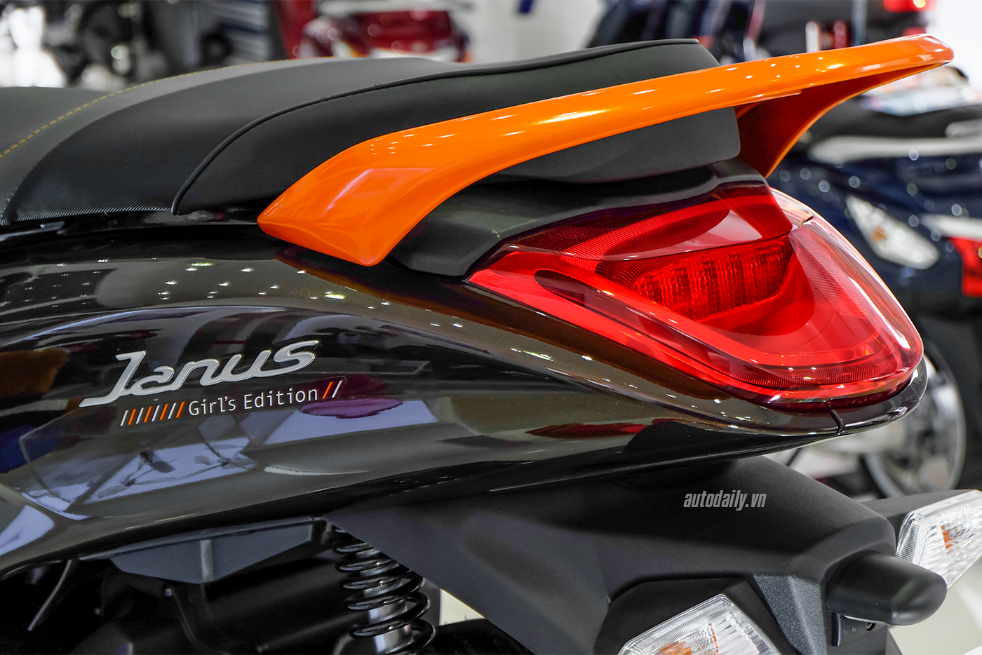 Xem thêm ảnh Yamaha Janus Limited phiên bản màu cam mới yamaha-janus-limited-6.jpg