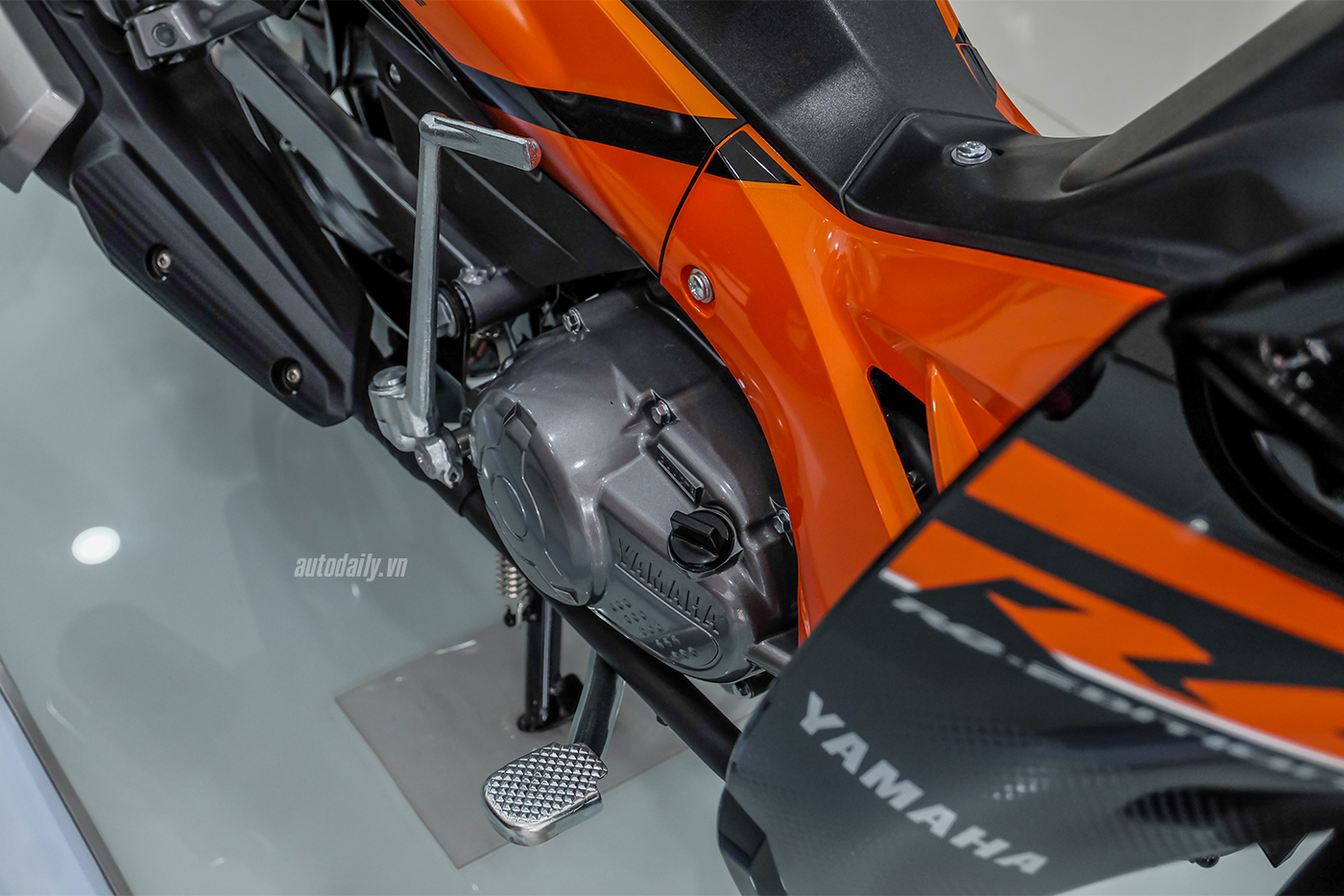 Xem thêm ảnh Yamaha Sirius RC phiên bản vành đúc màu cam yamaha-sirius-14.jpg