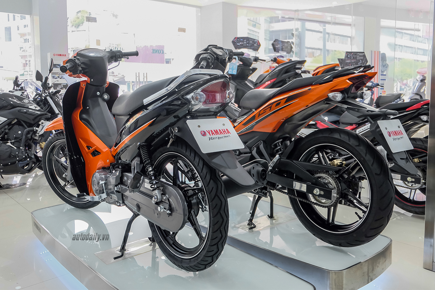 Xem thêm ảnh Yamaha Sirius RC phiên bản vành đúc màu cam yamaha-sirius-4.jpg