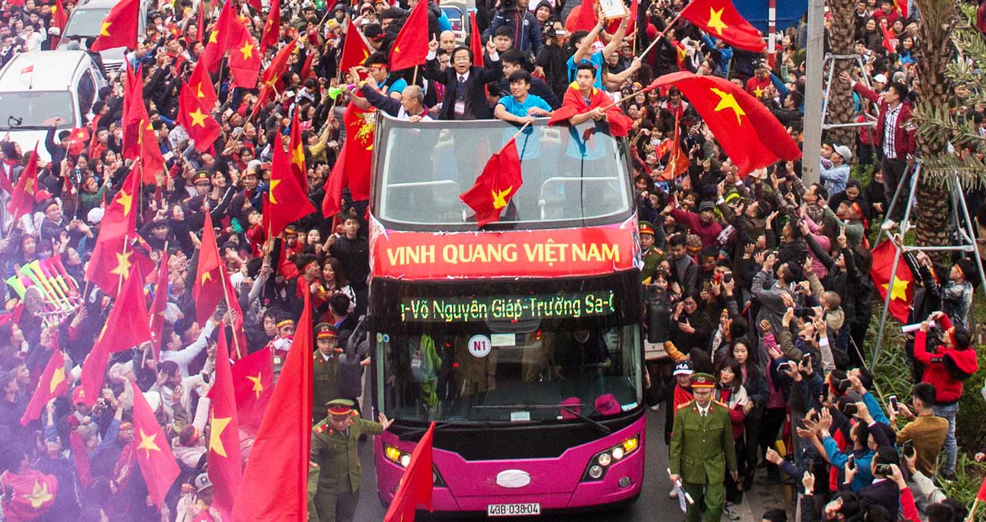 Xe buýt hai tầng giá 6 tỷ chở U23 Việt Nam diễu hành có gì đặc biệt?