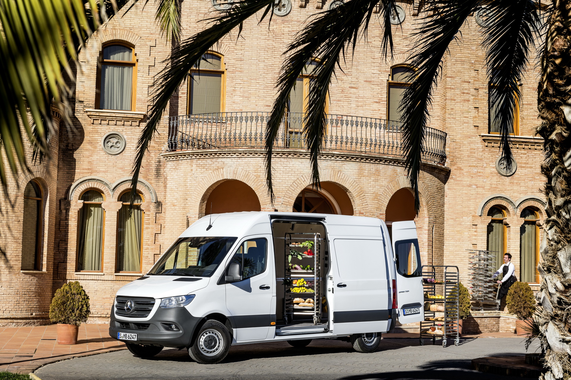 2019-mercedes-sprinter-08.jpg