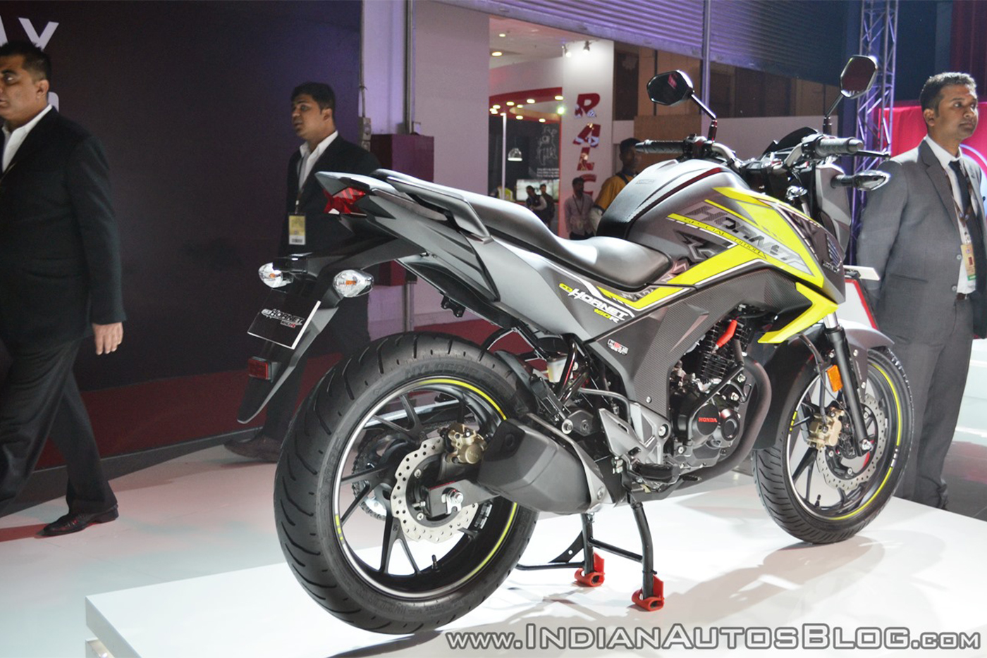 2018-honda-cb-hornet-160r-rear-right-quarter-at-2018-auto-expo.jpg